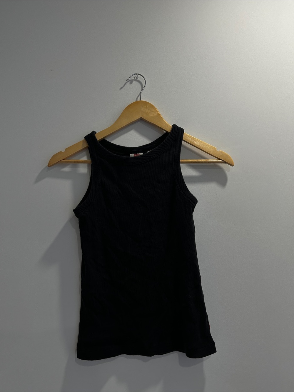 Levi’s Women's Black Ribbed Tank Top - Sleek Sleeveless Layering Piece
